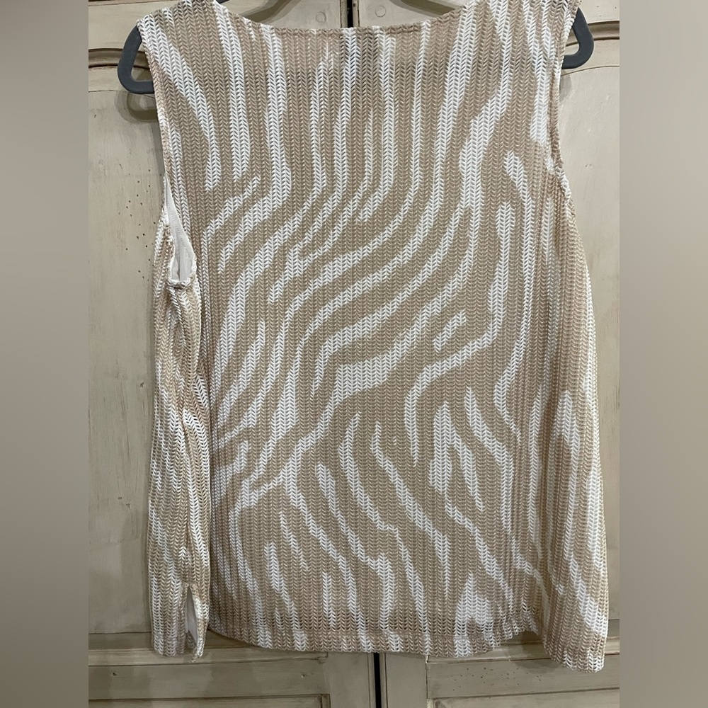 Chico’s Women’s Travelers Collection Wheat Mesh Zebra Tank Size 3 EUC - Picture 3 of 6